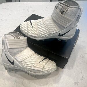 Nike force men’s football cleats !  9.5 white